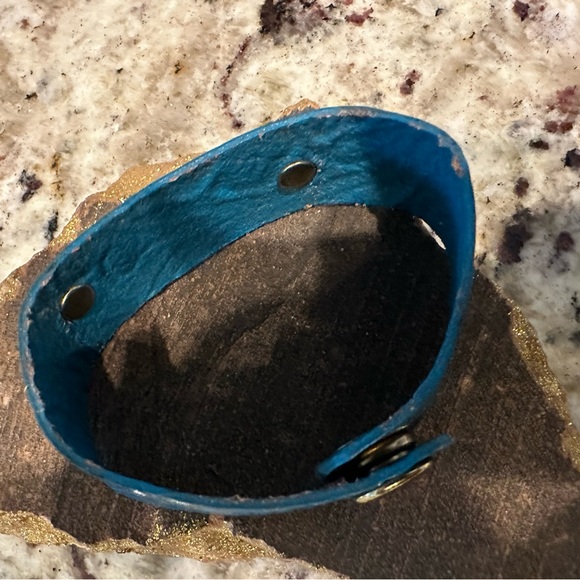 Not all who wander are lost hammered bracelet - Picture 3 of 4